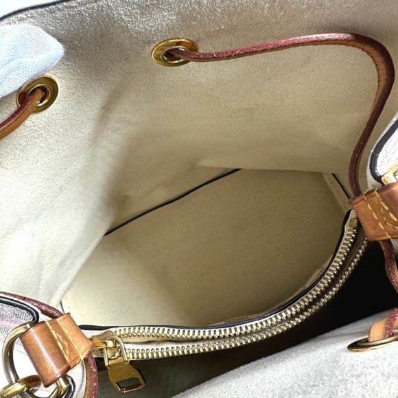 LOUIS VUITTON White Damier Shoulder Bag - Picture 10 of 15